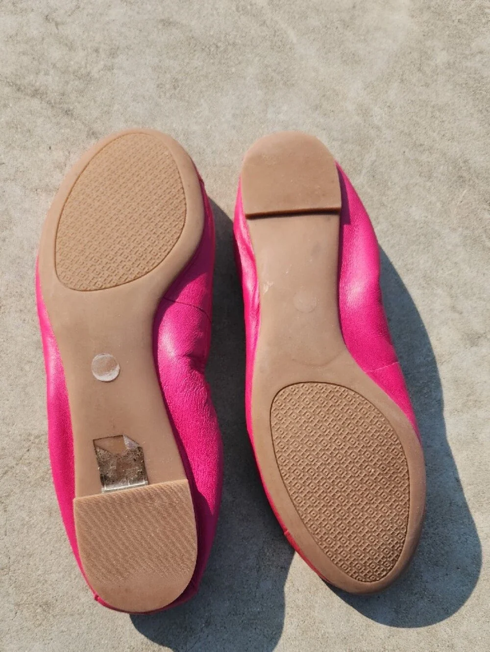 Tory Burch Women’s Pink Ballet Flats with Gold Tone Logo Accent size 8.5